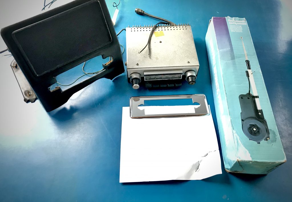 Aston Martin DB6 radio console, Motorola 727 and electric aerial before restoration