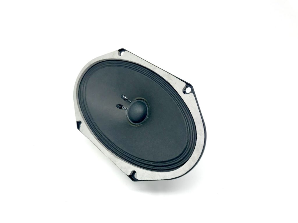 Aston Martin DB6 radio console replacement 7" x 4" speaker