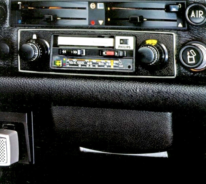 Philips RN22712 in the dash with mic bottom left, shown in a period car magazine